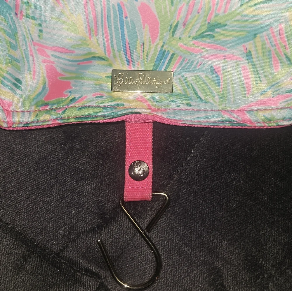 Lilly Pulitzer Tropical Pink Print Hanging Makeup Bag 🤍 - Picture 9 of 9